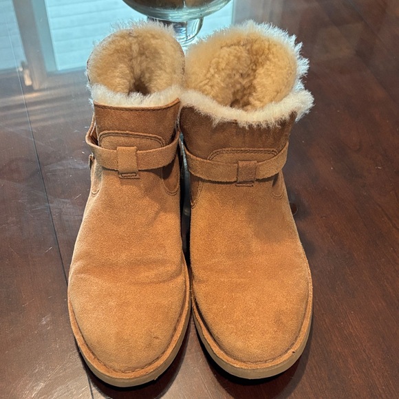 UGG Women's Tan Shearling Winter Ankle Boots - Picture 4 of 11